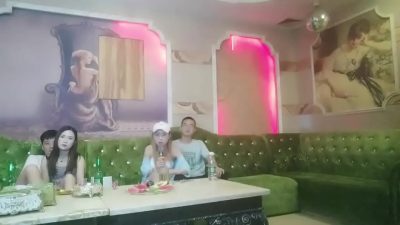 Đi chơi em gái gọi nóng bỏng trong karaoke cực dâm